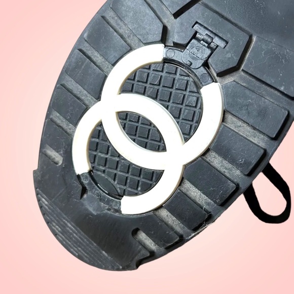 Chanel fur logo black & white snow boots (Sz 38.5) - Picture 6 of 10